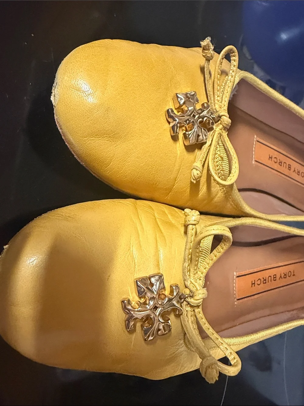 Tory Burch Yellow Leather Bow Ballet Flats with Logo Charm size 8 1/2 AUTHENTIC